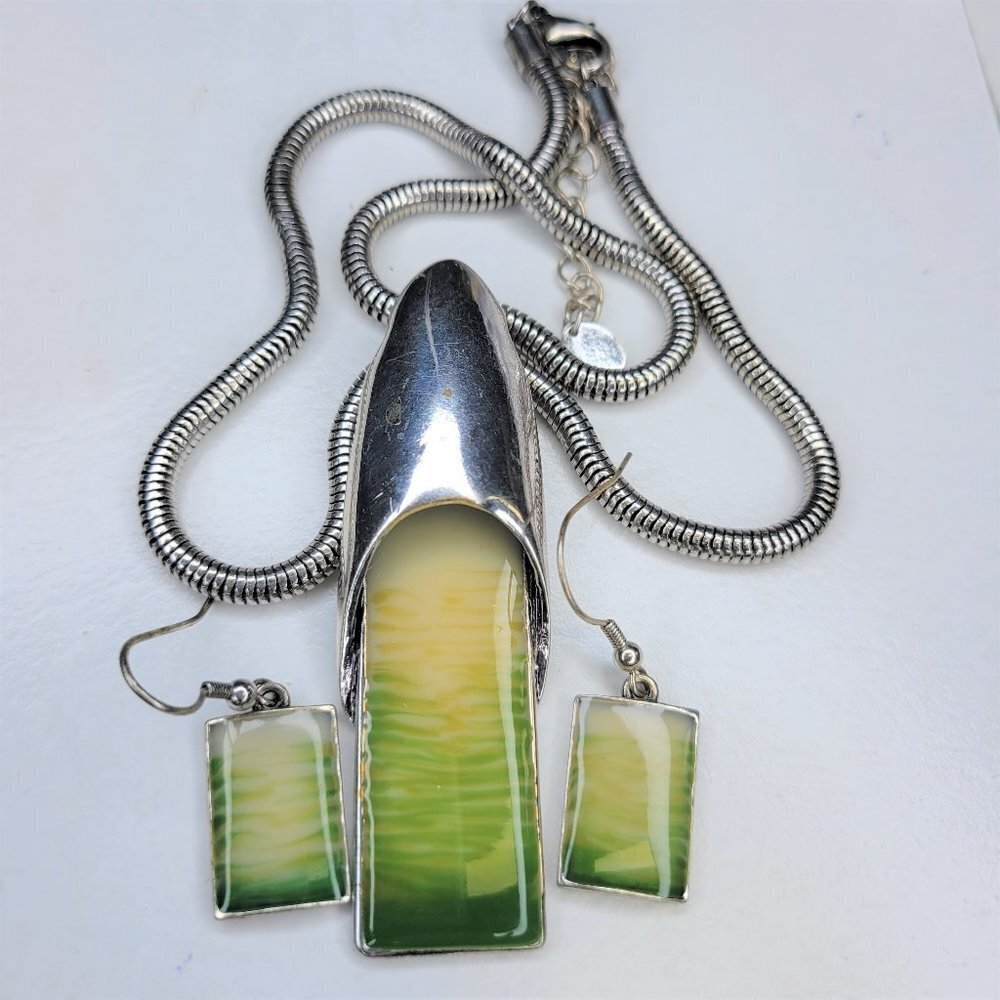 Womens Green Necklace with Earrings - NEW